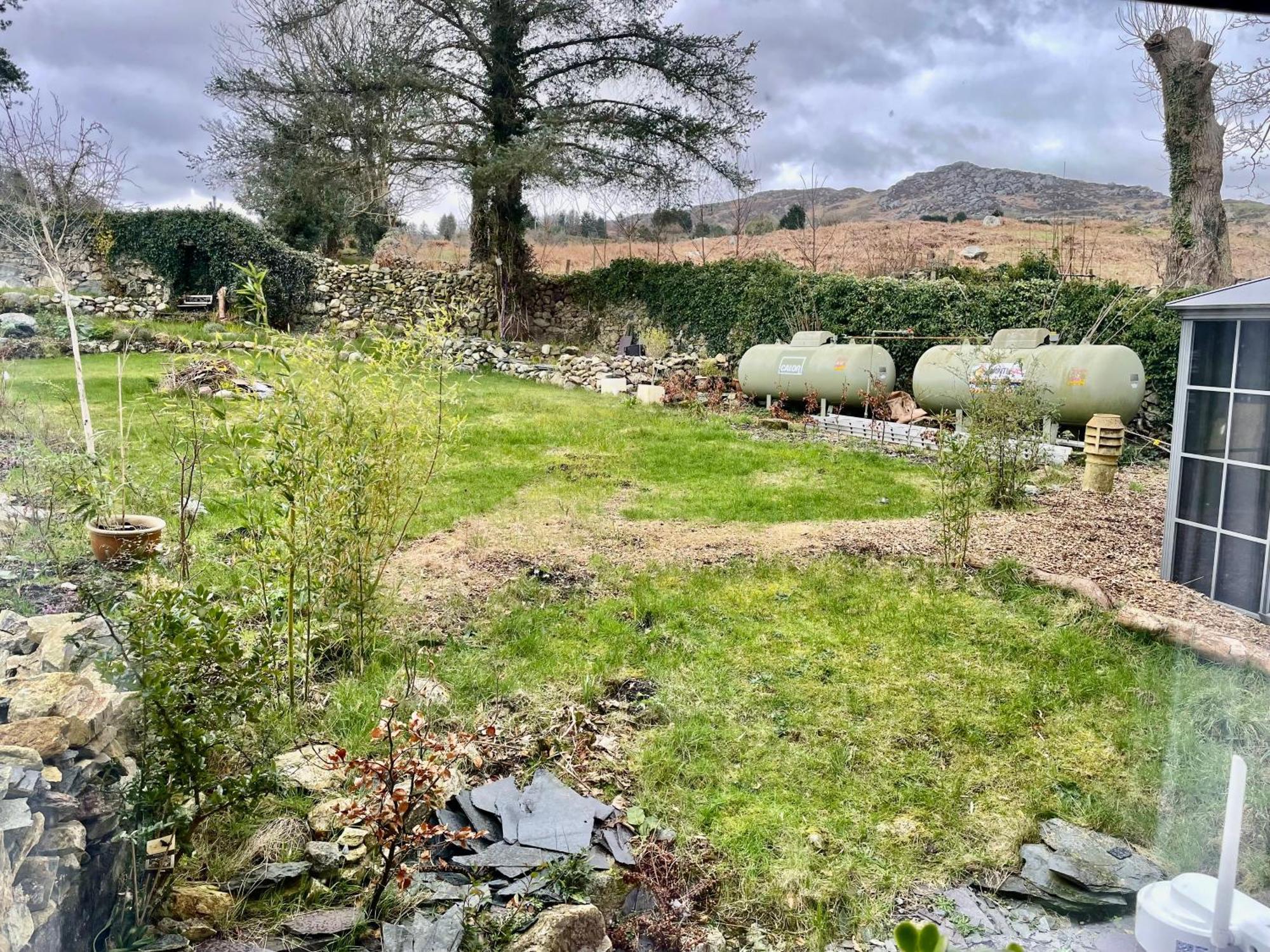 Spacious 3 Bedroom Garden Apartment In Snowdonia National Park Garndolbenmaen Exterior photo
